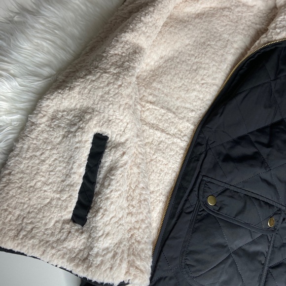 LAST! Shelby Sherpa Vest - Picture 2 of 3